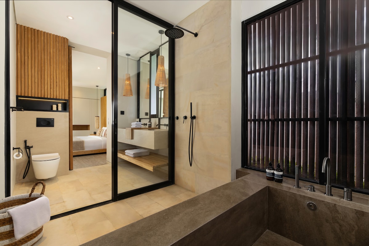 Designer 6BR Arita Villa Canggu|Huge Garden & Pool 14