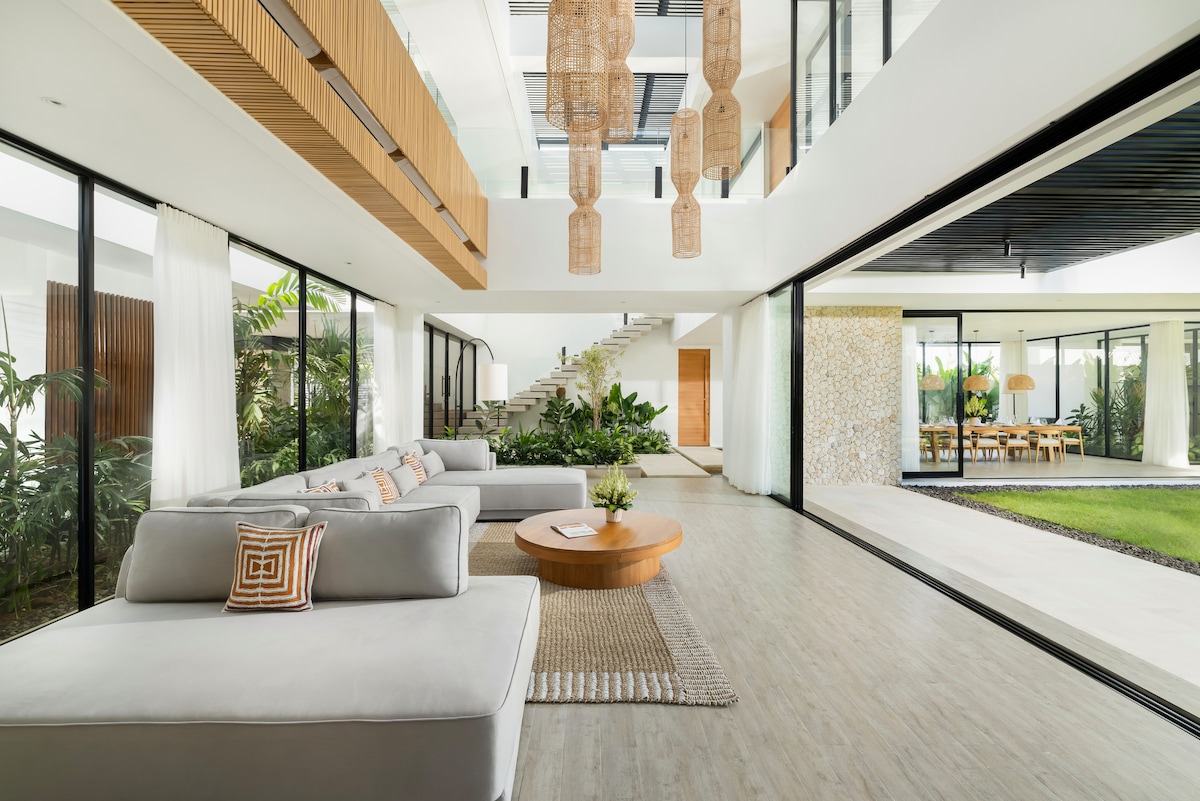 Designer 6BR Arita Villa Canggu|Huge Garden & Pool 16