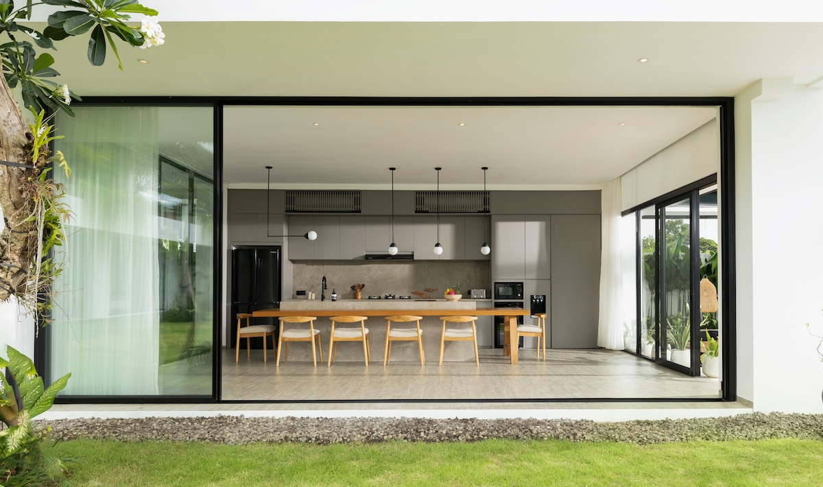 Designer 6BR Arita Villa Canggu|Huge Garden & Pool 18