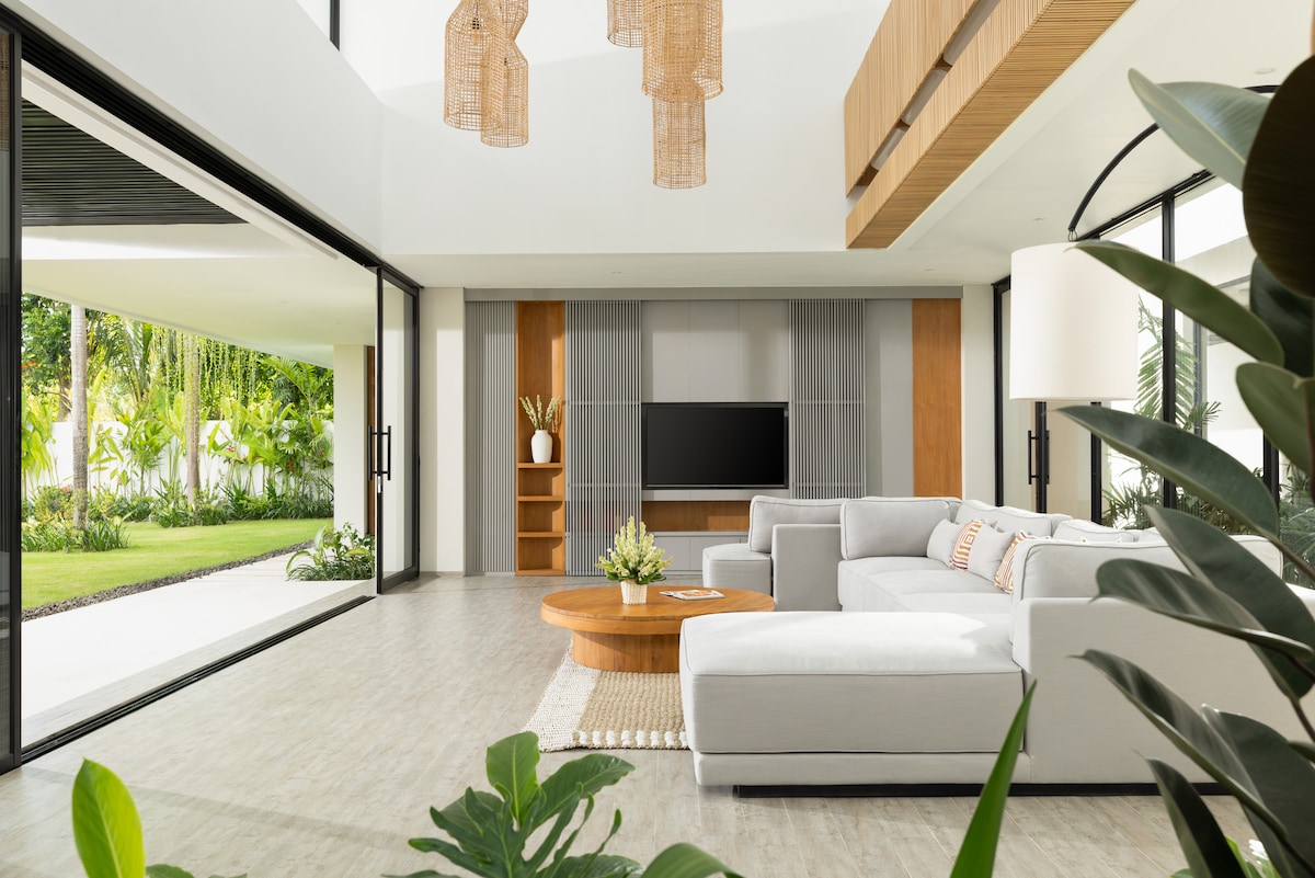 Designer 6BR Arita Villa Canggu|Huge Garden & Pool 19