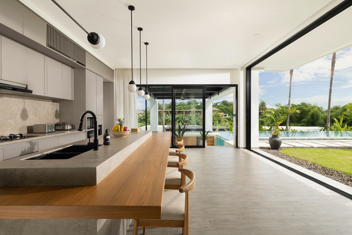 Designer 6BR Arita Villa Canggu|Huge Garden & Pool 20