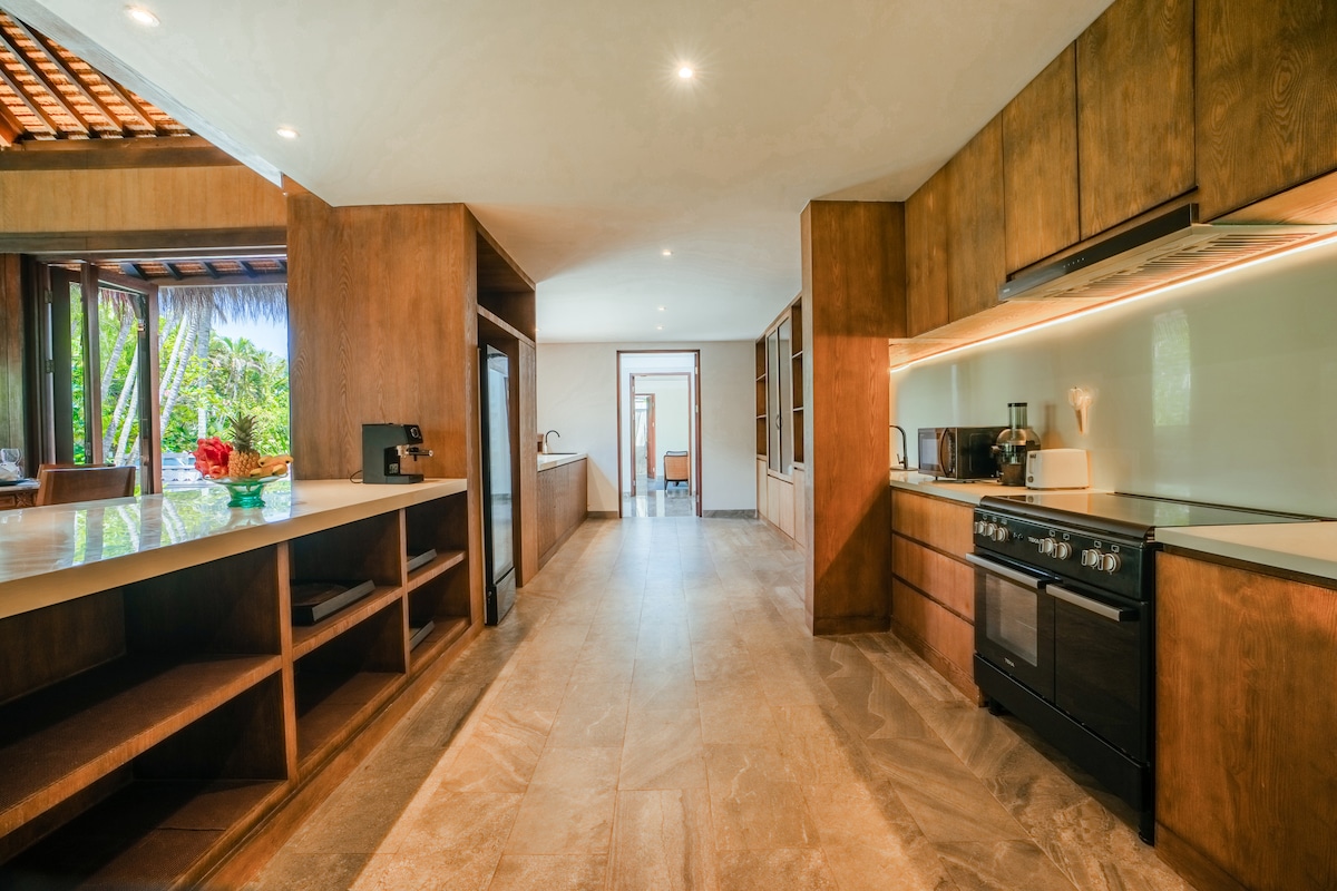 5BR Villa Bangkuang|Huge Pool & Lawn|Near Canggu 6