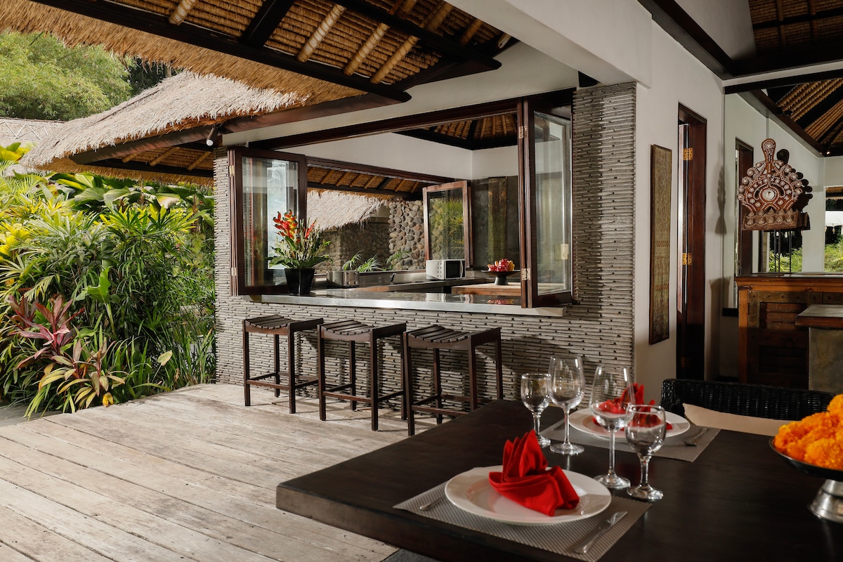 Lush 1BR Pool Suite, 20 Mins Ride to Canggu 10