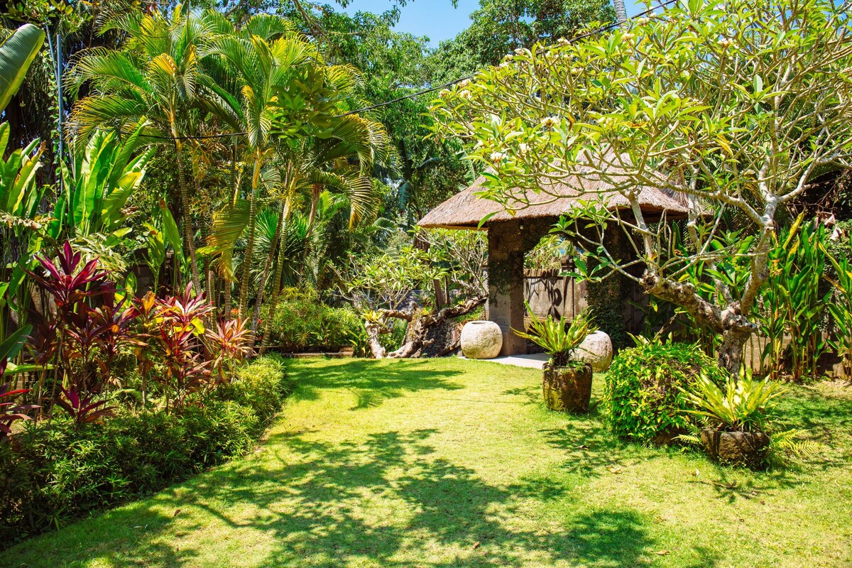 Lush 1BR Pool Suite, 20 Mins Ride to Canggu 13