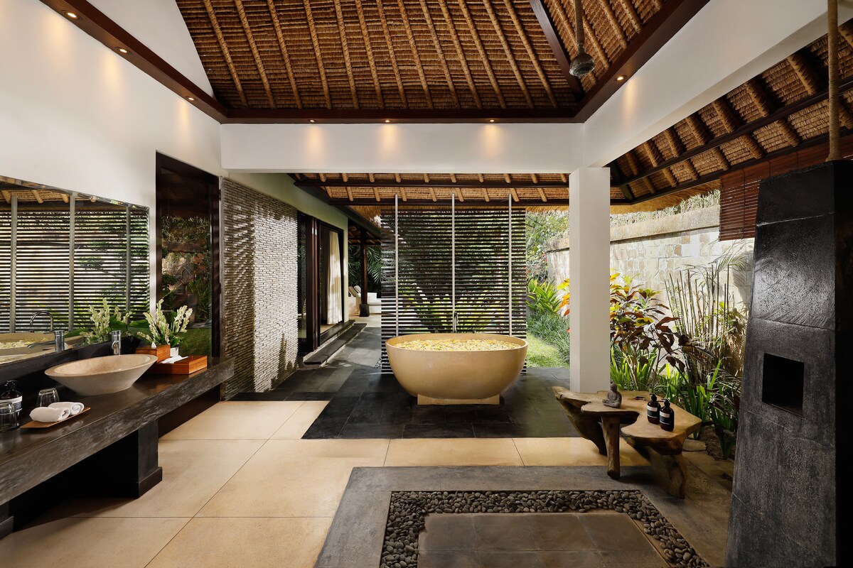 Lush 1BR Pool Suite, 20 Mins Ride to Canggu 6