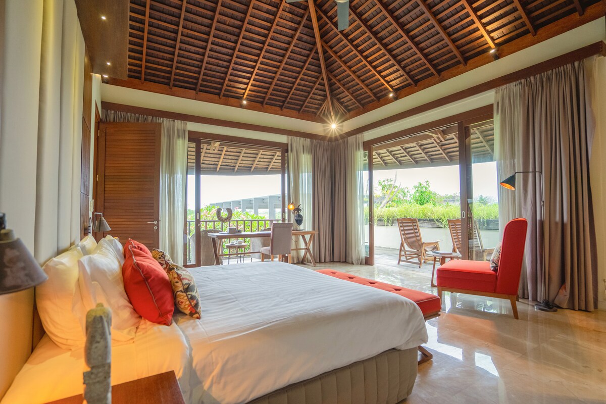 4BR Villa Omekai|Oceanfront|Big Lawn|Near Canggu 11