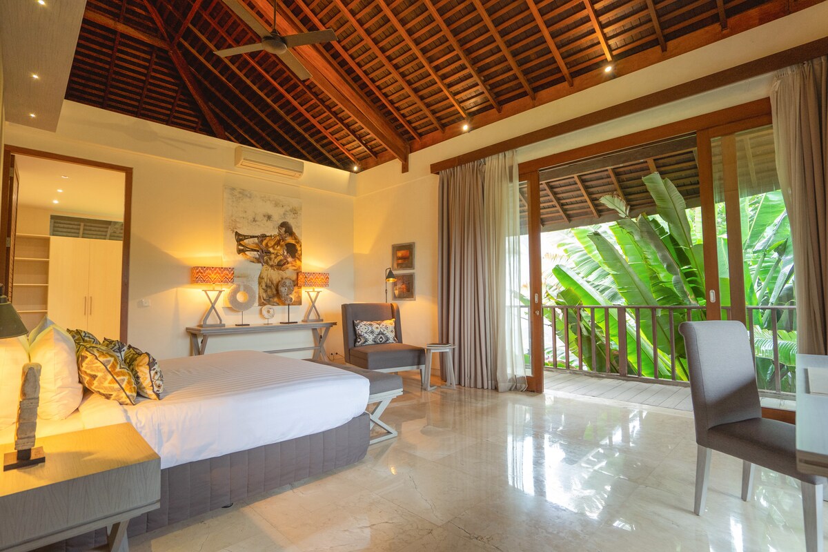 4BR Villa Omekai|Oceanfront|Big Lawn|Near Canggu 12