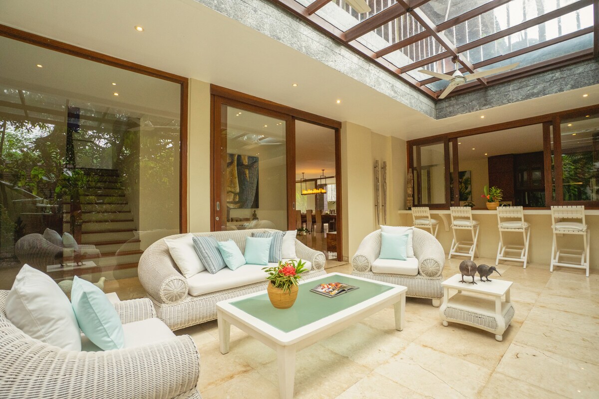 4BR Villa Omekai|Oceanfront|Big Lawn|Near Canggu 13
