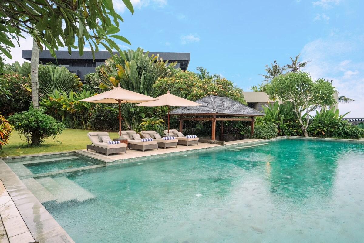 4BR Villa Omekai|Oceanfront|Big Lawn|Near Canggu 15