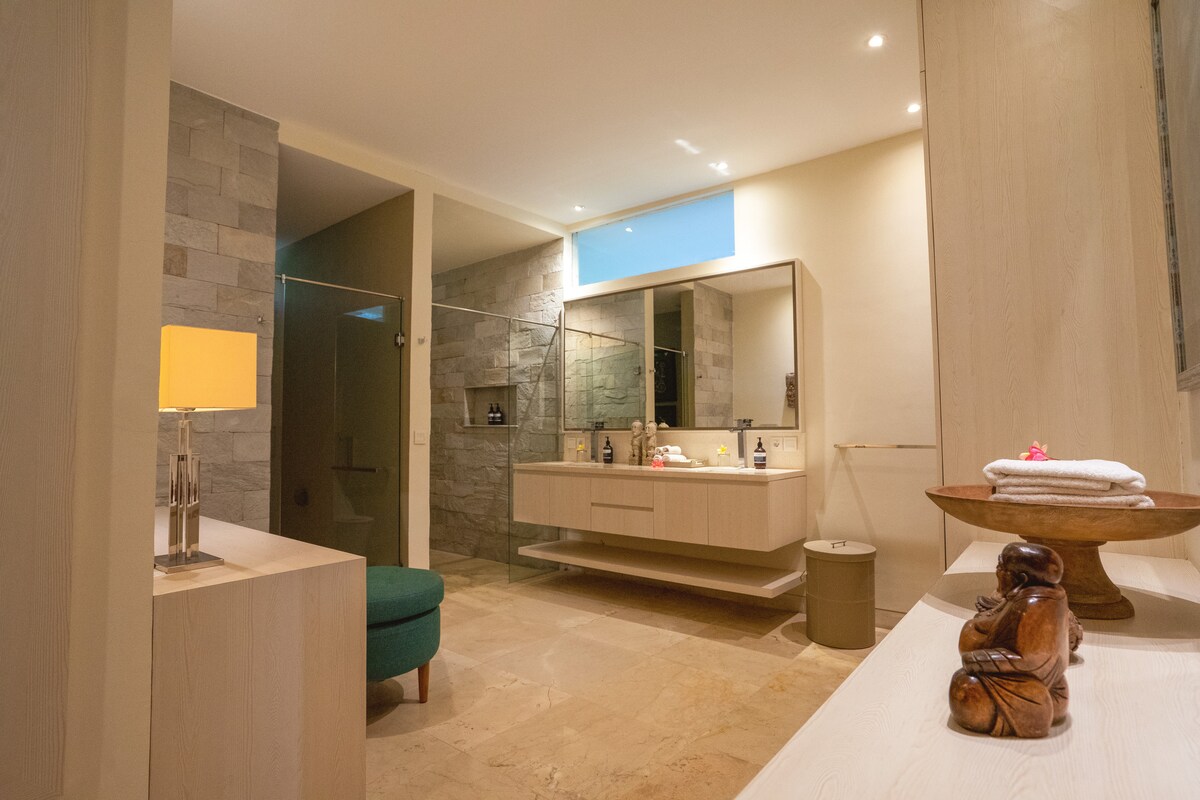 4BR Villa Omekai|Oceanfront|Big Lawn|Near Canggu 24