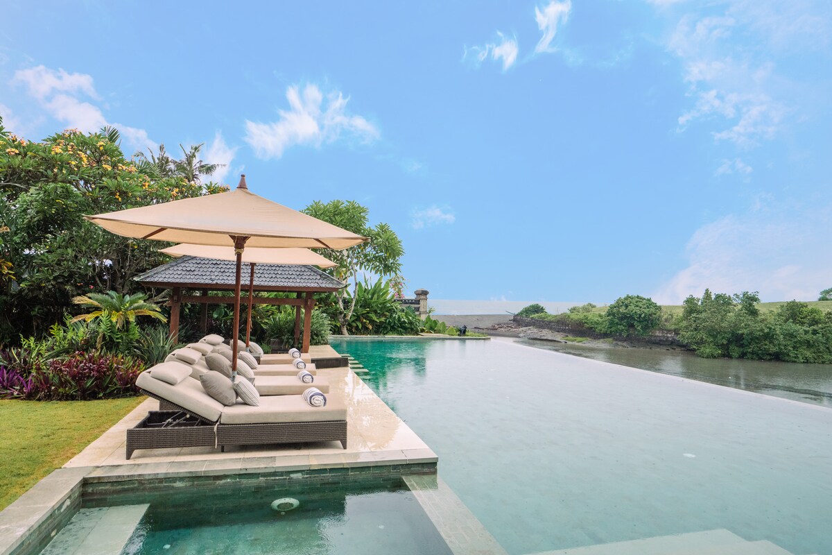 4BR Villa Omekai|Oceanfront|Big Lawn|Near Canggu 3
