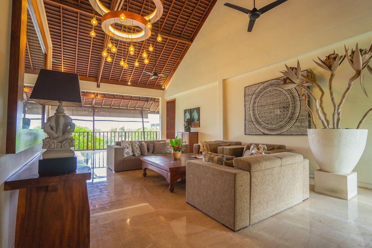 4BR Villa Omekai|Oceanfront|Big Lawn|Near Canggu 5