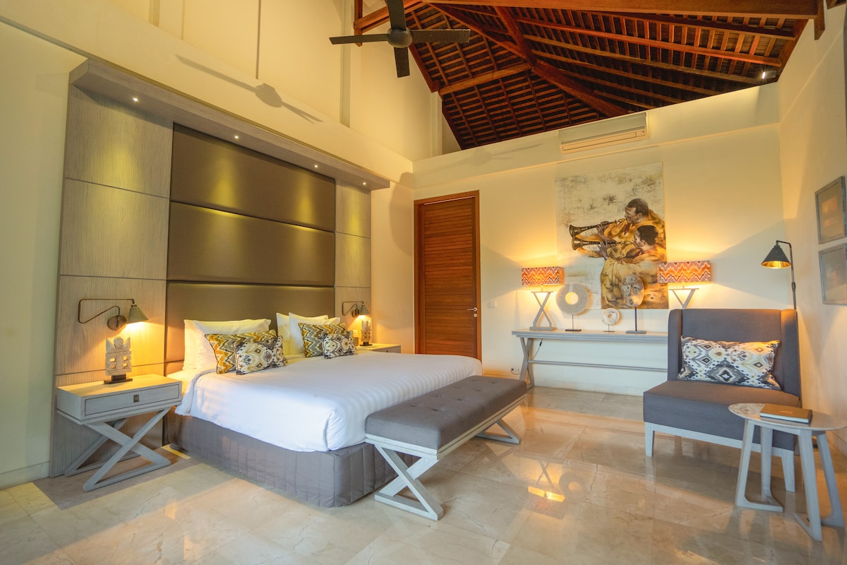 4BR Villa Omekai|Oceanfront|Big Lawn|Near Canggu 9