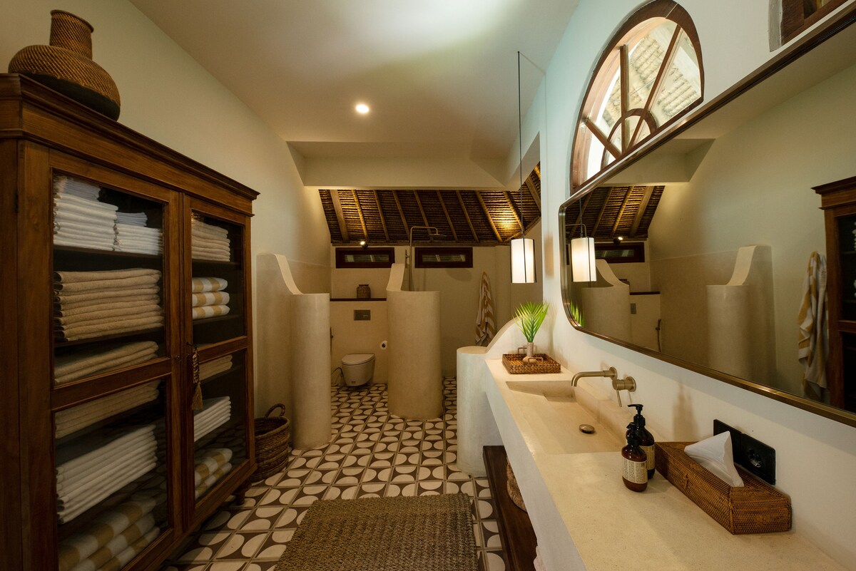 4 Bedroom Designer Bohemian Villa with Full Staff 14