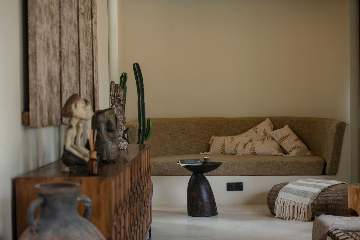 4 Bedroom Designer Bohemian Villa with Full Staff 27