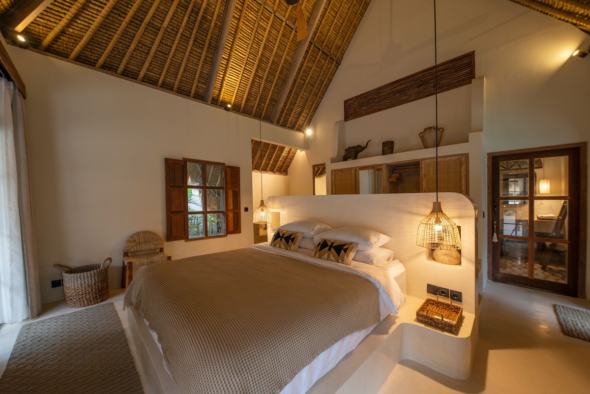 4 Bedroom Designer Bohemian Villa with Full Staff 29