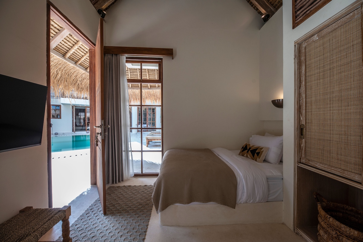 4 Bedroom Designer Bohemian Villa with Full Staff 30