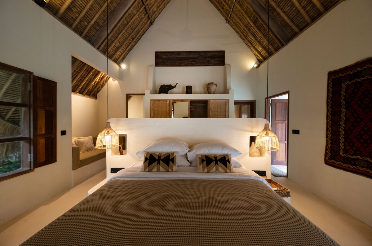 4 Bedroom Designer Bohemian Villa with Full Staff 32