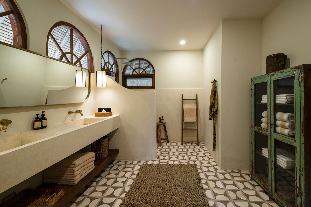 4 Bedroom Designer Bohemian Villa with Full Staff 8