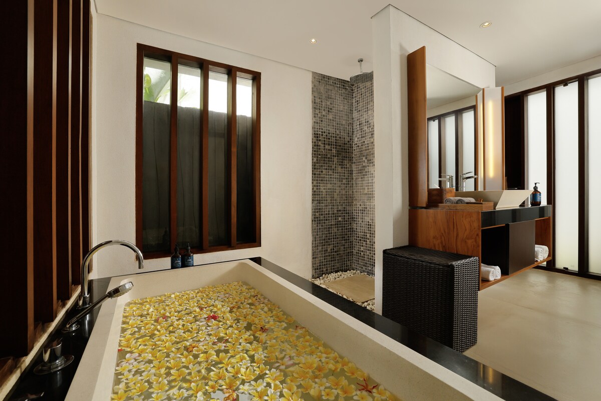 Quiet Luxury 1BR Private Pool Villa in Jimbaran 7
