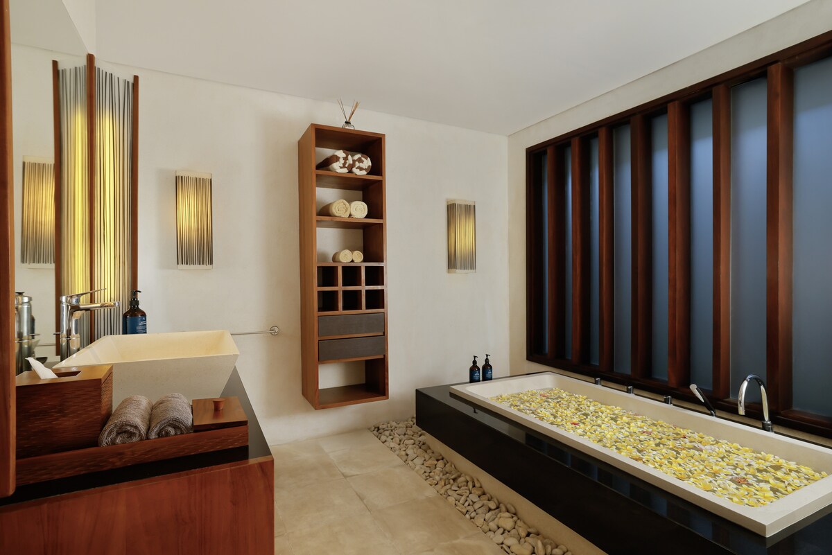 Quiet Luxury 3BR Private Pool Villa in Jimbaran 10