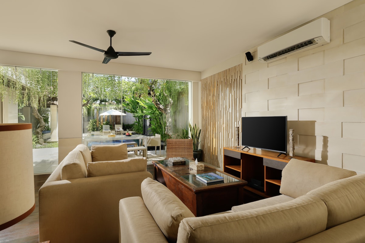 Quiet Luxury 3BR Private Pool Villa in Jimbaran 4