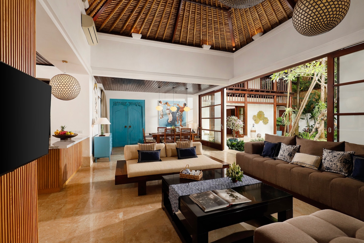 Tranquil Beachside 2BR Pool Villa Jimbaran 1