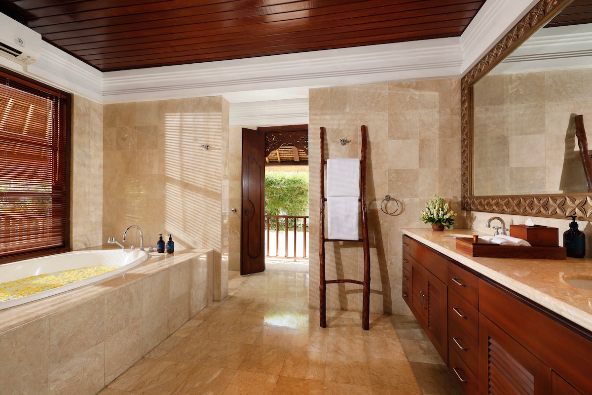 Tranquil Beachside 2BR Pool Villa Jimbaran 11