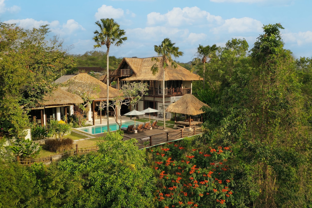 Cliffside Greenery View 3BR Pool Villa Jimbaran 1