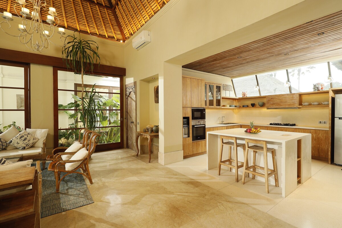 Cliffside Greenery View 3BR Pool Villa Jimbaran 10