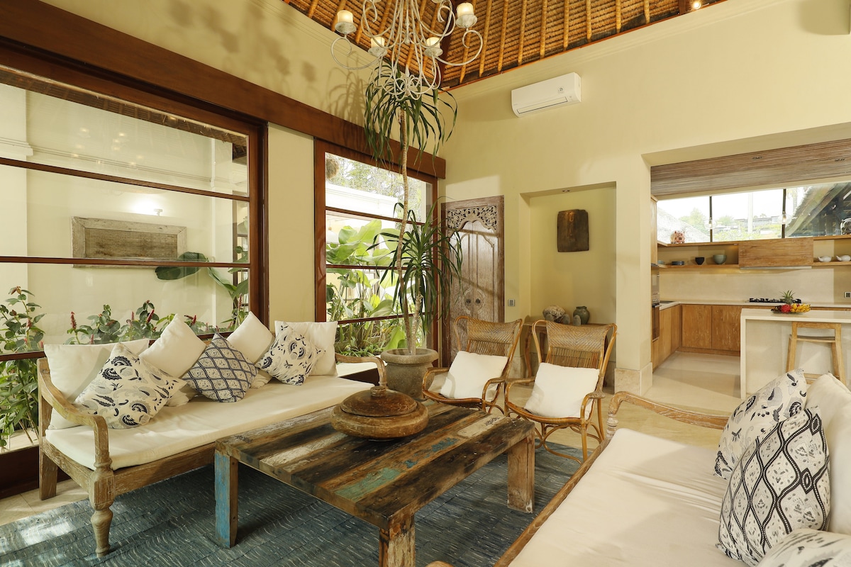 Cliffside Greenery View 3BR Pool Villa Jimbaran 12