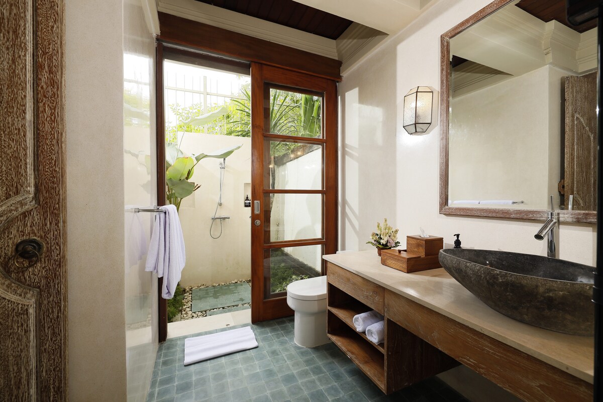 Cliffside Greenery View 3BR Pool Villa Jimbaran 14