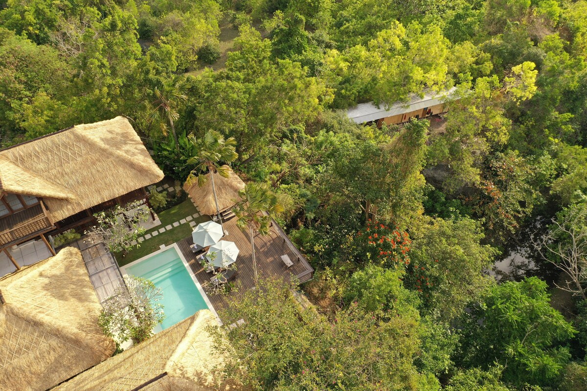 Cliffside Greenery View 3BR Pool Villa Jimbaran 21