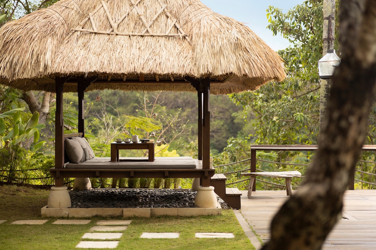 Cliffside Greenery View 3BR Pool Villa Jimbaran 3
