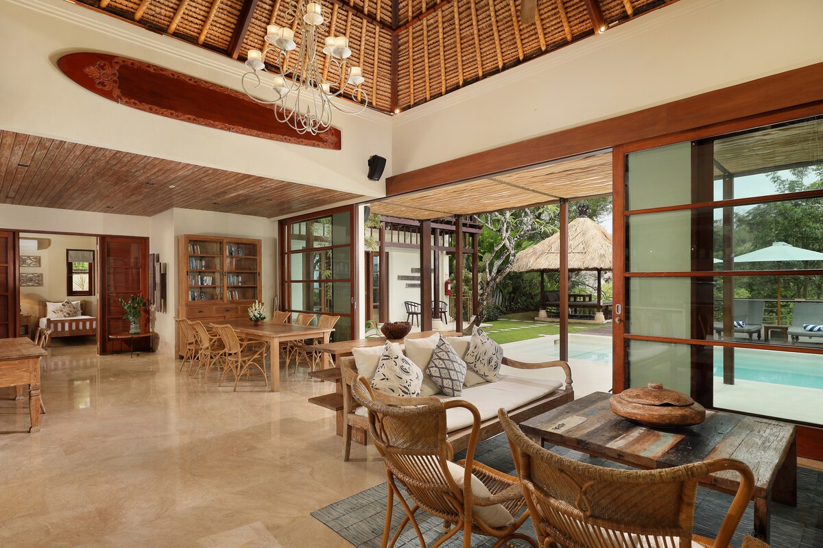 Cliffside Greenery View 3BR Pool Villa Jimbaran 5