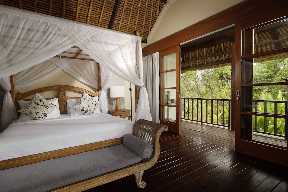 Cliffside Greenery View 3BR Pool Villa Jimbaran 6