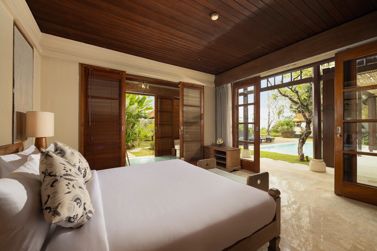 Cliffside Greenery View 3BR Pool Villa Jimbaran 8