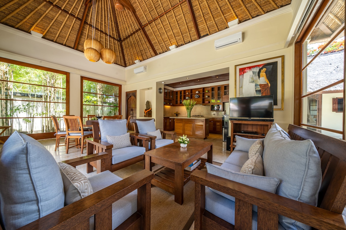 Hideaway Cliffside 3BR Pool Villa Near Beach 1