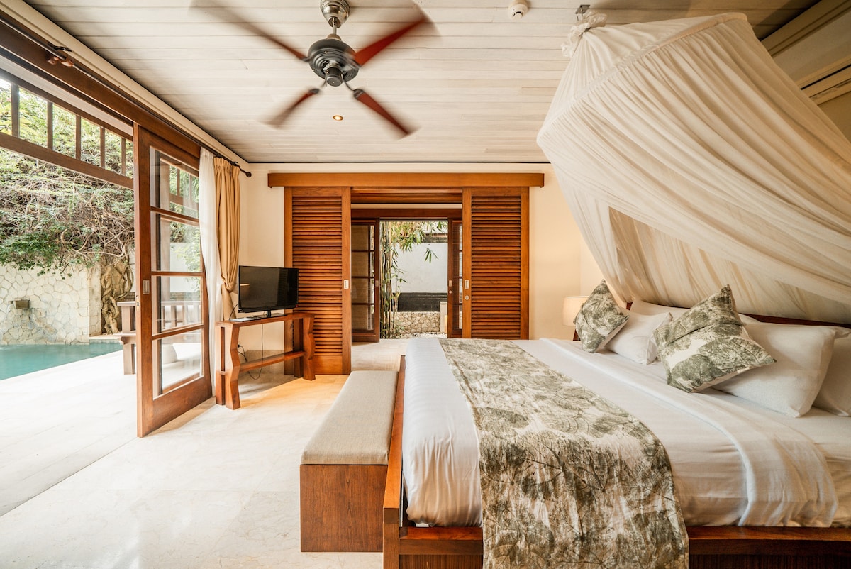 Hideaway Cliffside 3BR Pool Villa Near Beach 11