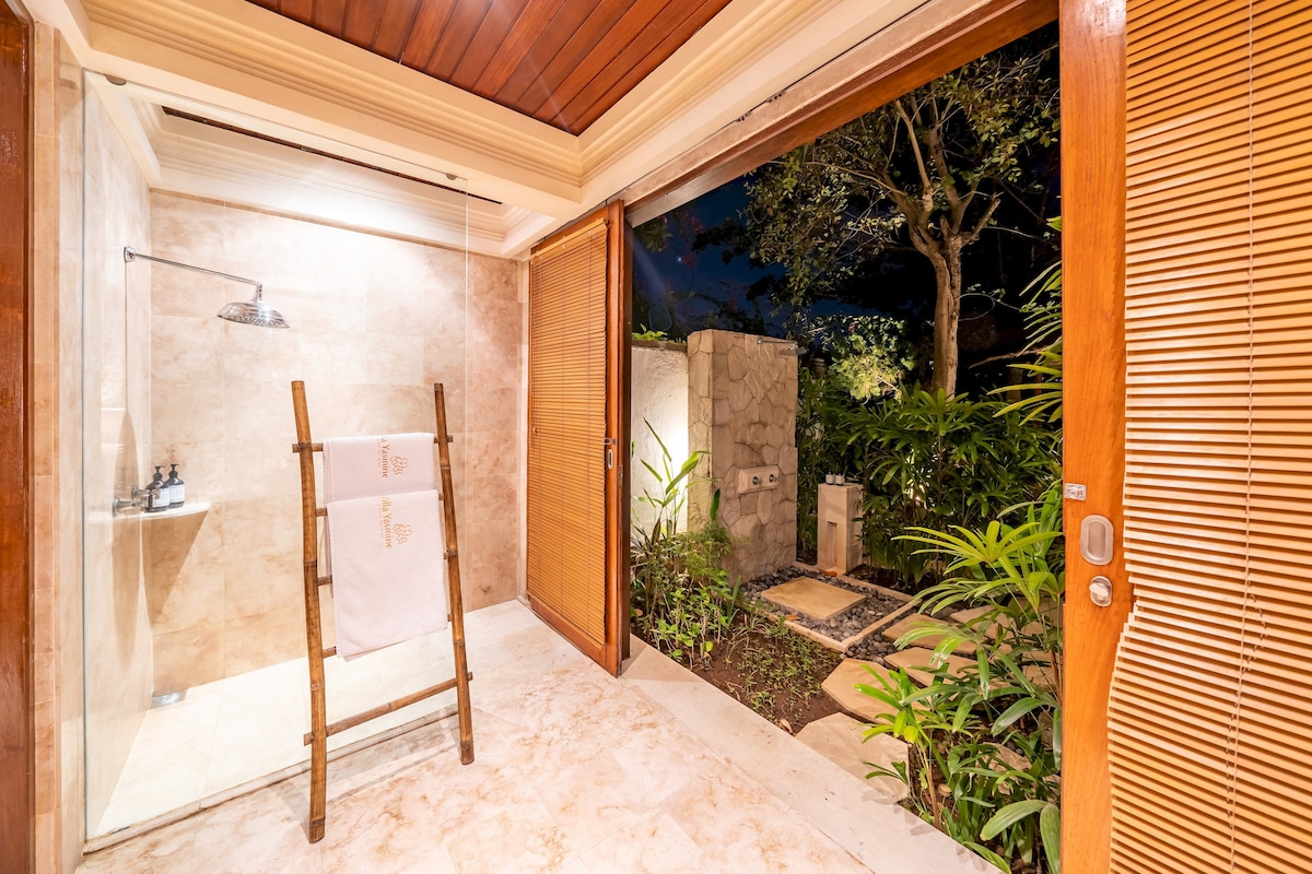 Hideaway Cliffside 3BR Pool Villa Near Beach 14