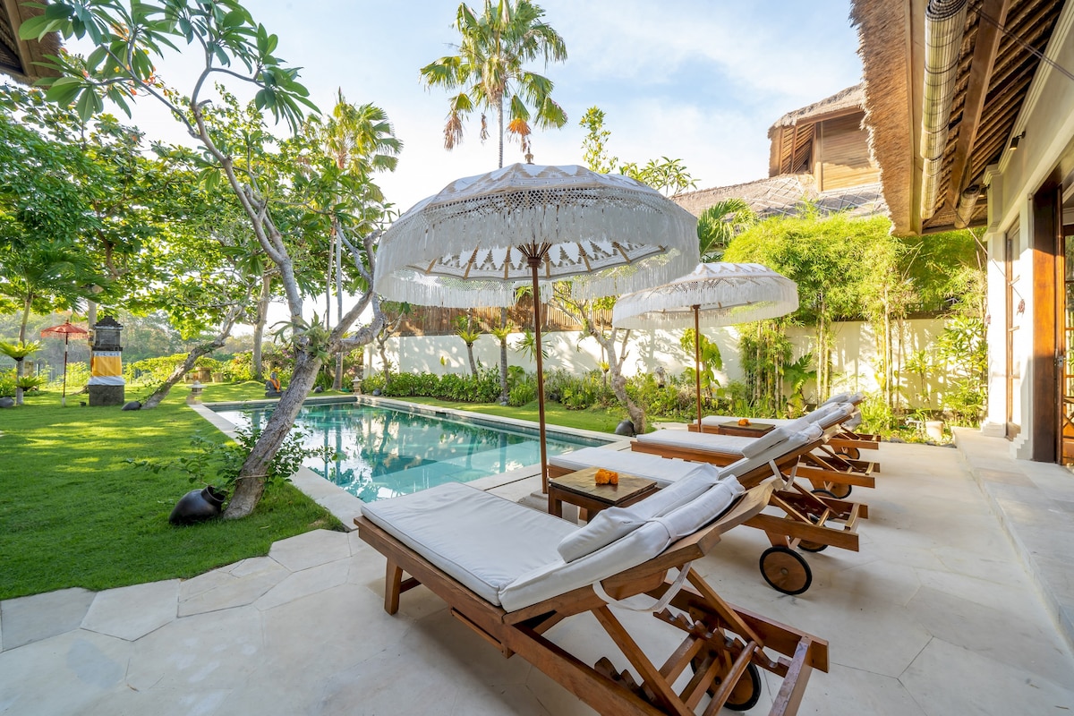 Hideaway Cliffside 3BR Pool Villa Near Beach 34