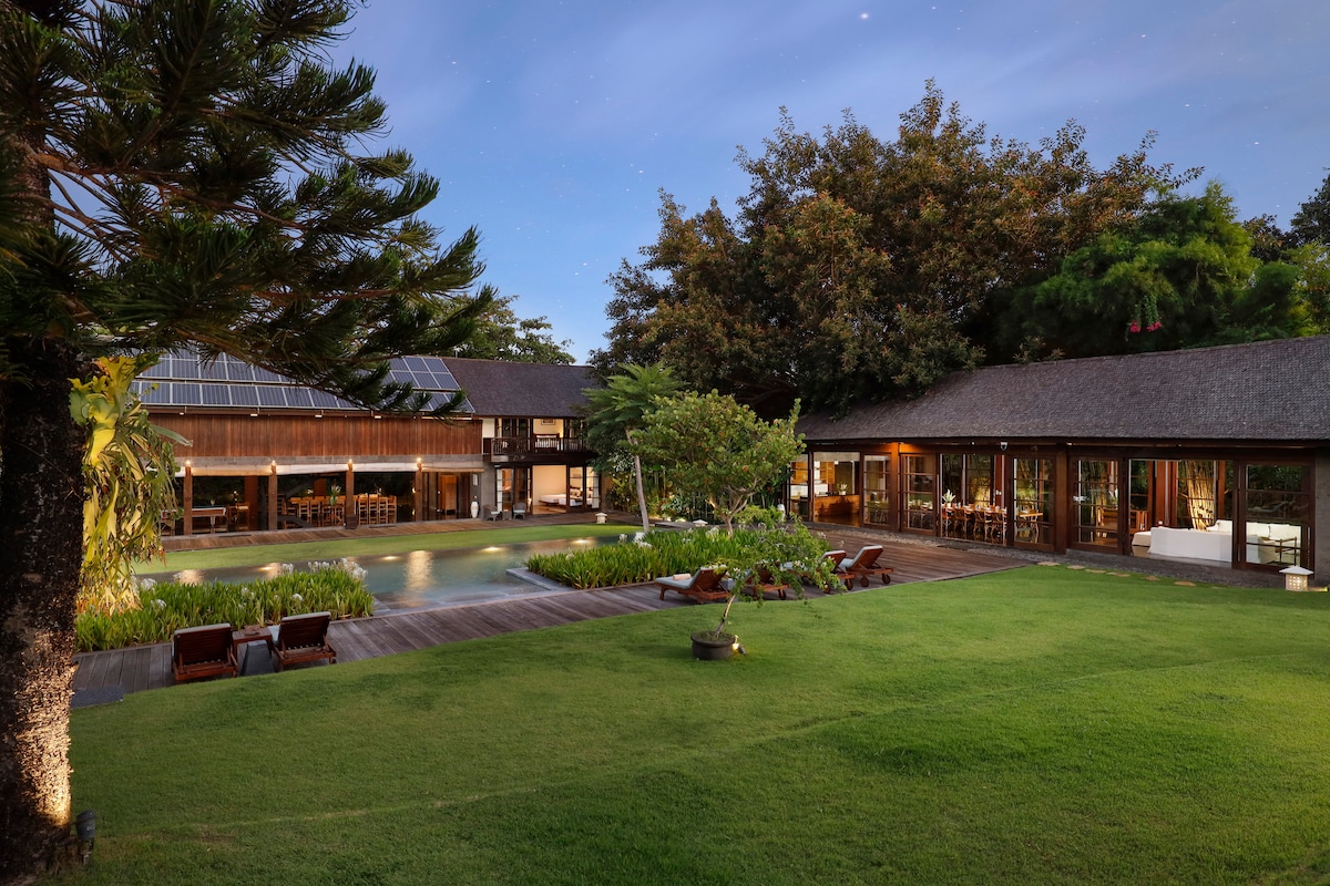 Huge 7BR Villa Amita|Massive Garden Lawn|Sleeps 18 20