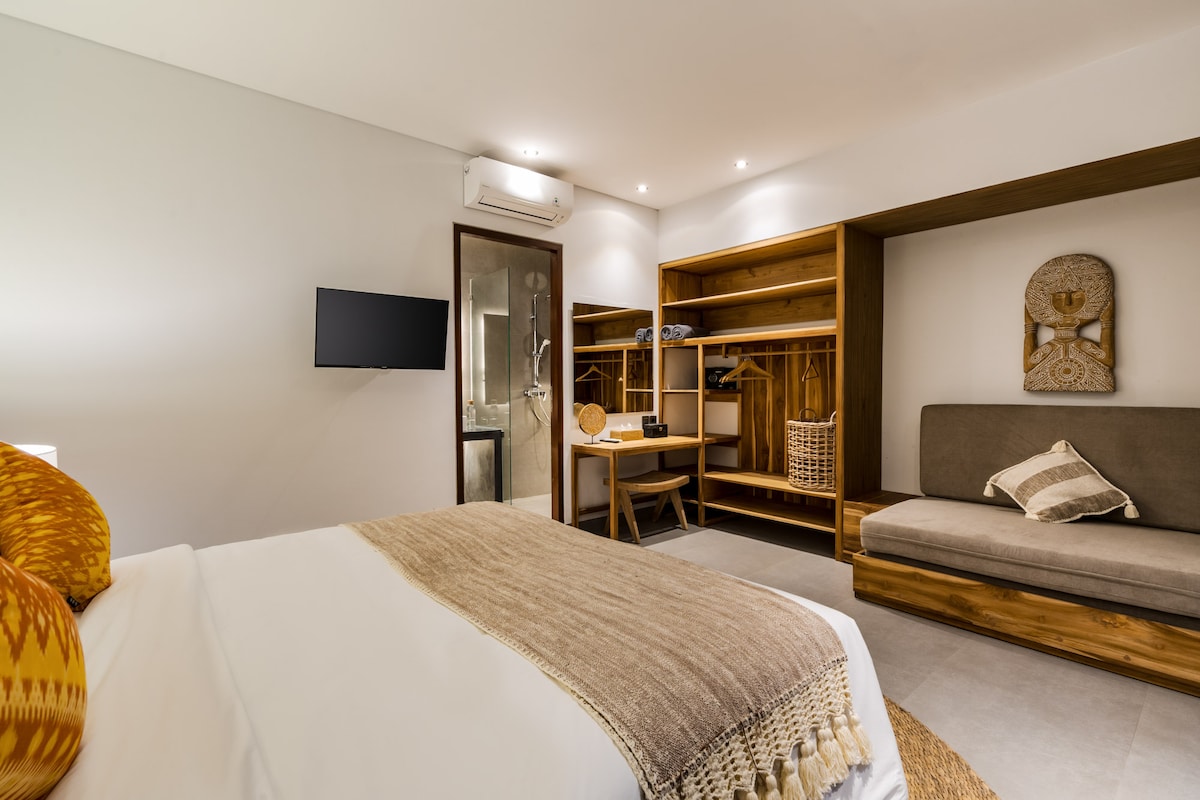Golden Lion Embrace 3BR Villa with Pool in Ubud 11