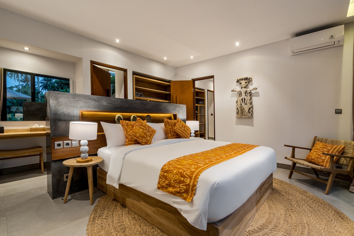 Golden Lion Embrace 3BR Villa with Pool in Ubud 12