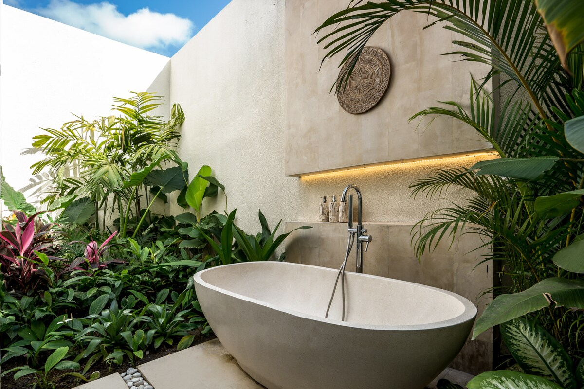 Golden Lion Embrace 3BR Villa with Pool in Ubud 13