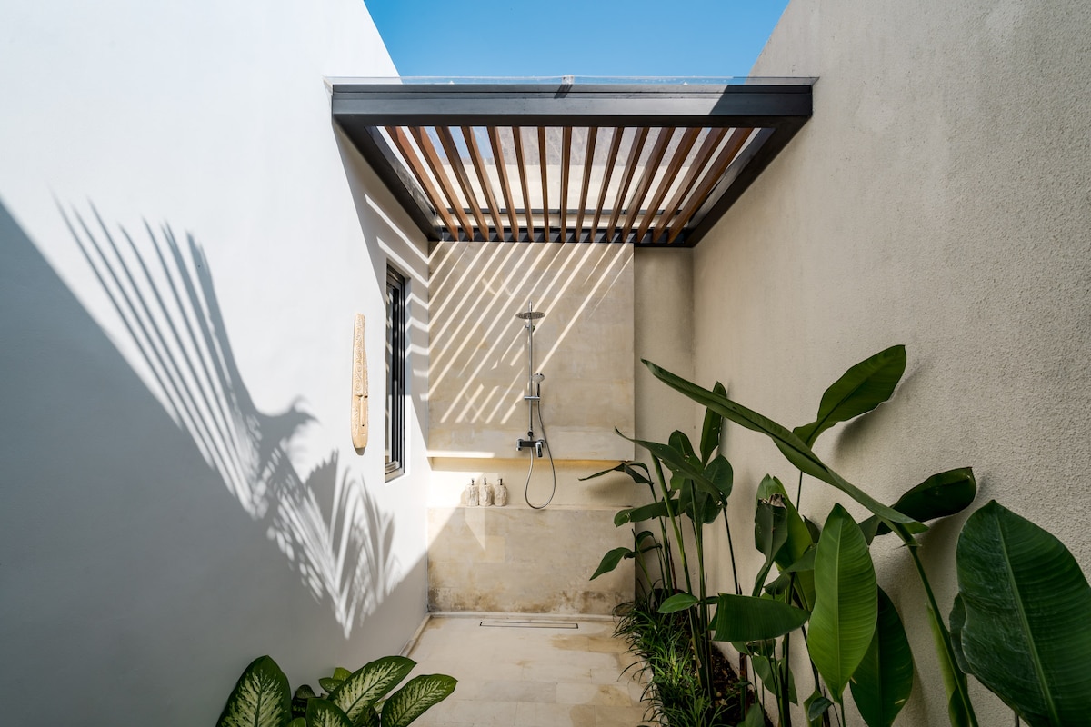 Golden Lion Embrace 3BR Villa with Pool in Ubud 15