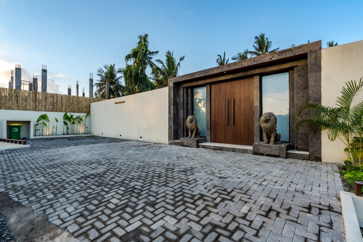 Golden Lion Embrace 3BR Villa with Pool in Ubud 19