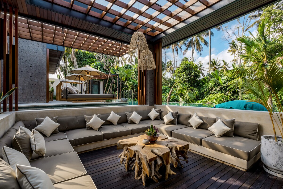 Golden Lion Embrace 3BR Villa with Pool in Ubud 24