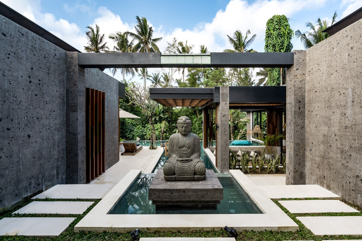 Golden Lion Embrace 3BR Villa with Pool in Ubud 25