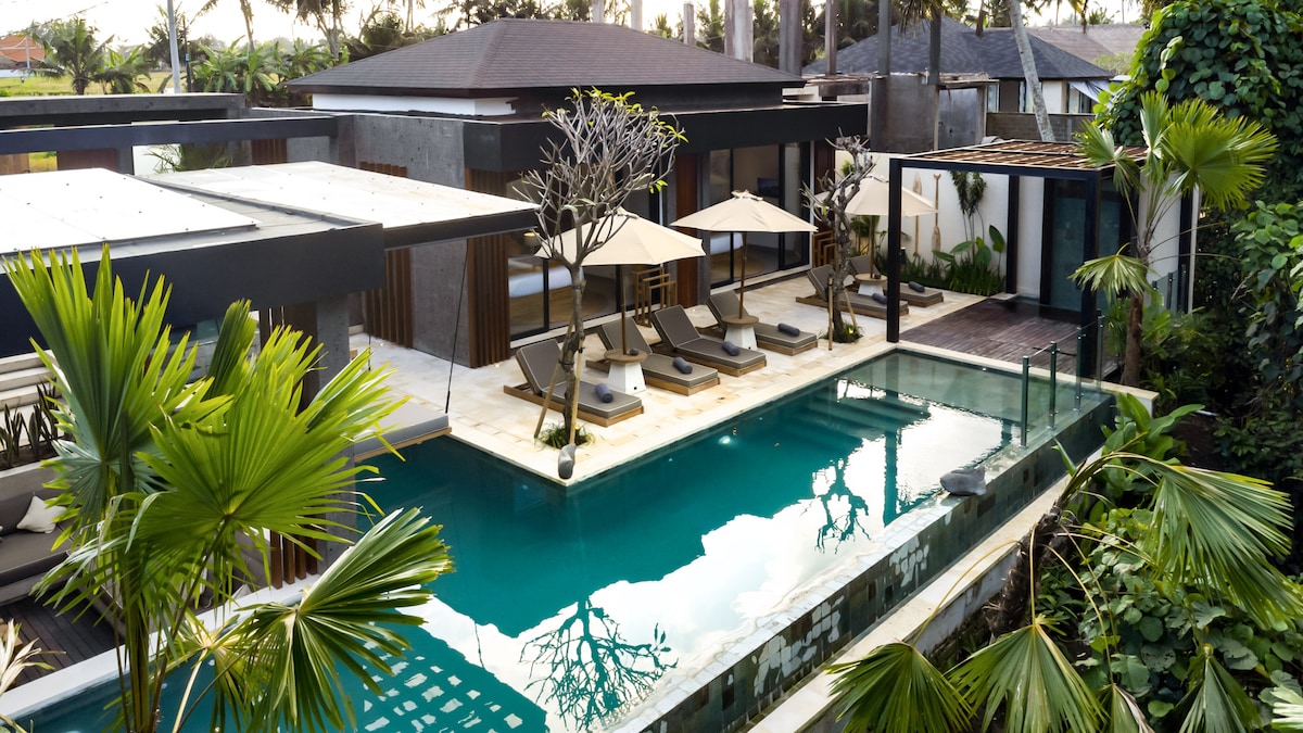 Golden Lion Embrace 3BR Villa with Pool in Ubud 30